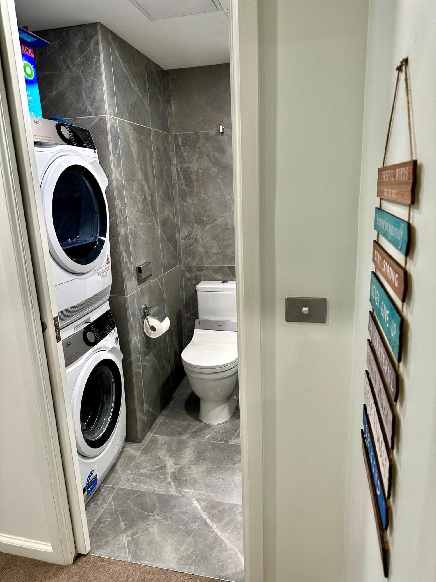 Private 1 Bed Accom With Bathroom In A 3 Bed Apartment - Melb Cbd, Regency Towers - Free Parking, Wifi And Pool Melbourne City Exterior foto
