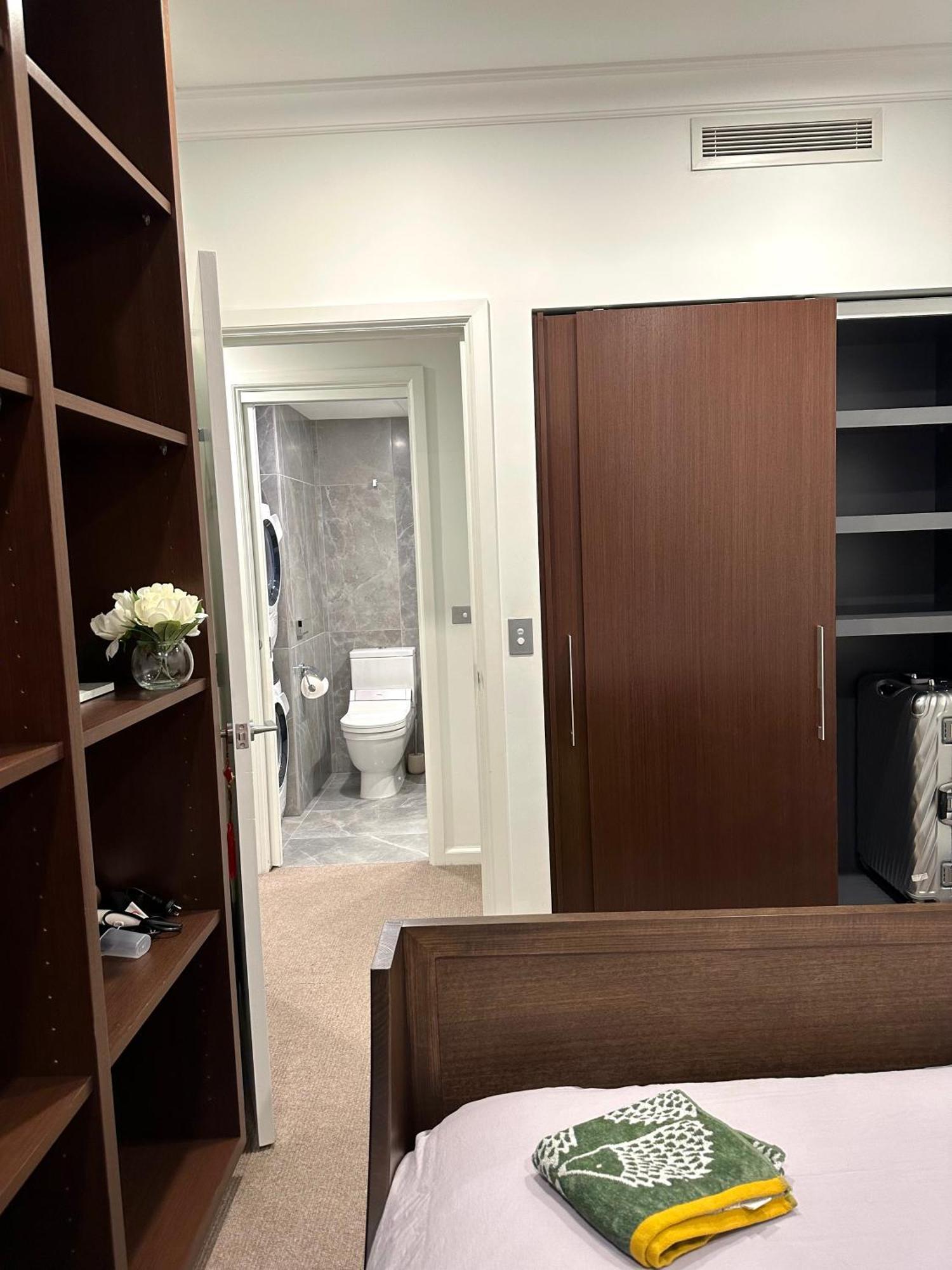 Private 1 Bed Accom With Bathroom In A 3 Bed Apartment - Melb Cbd, Regency Towers - Free Parking, Wifi And Pool Melbourne City Exterior foto