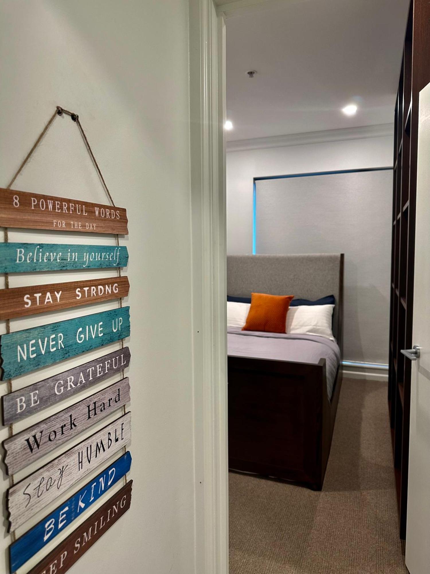 Private 1 Bed Accom With Bathroom In A 3 Bed Apartment - Melb Cbd, Regency Towers - Free Parking, Wifi And Pool Melbourne City Exterior foto